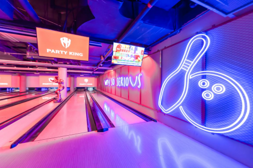 今年万圣节上海人民广场路partyking放大招