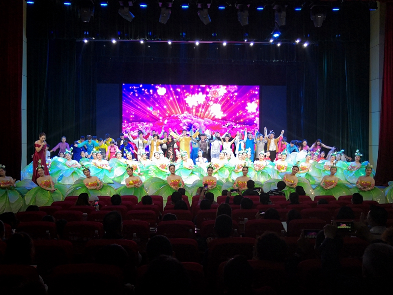 《雷雨》、《曹禺—我是潜江人》精彩上演 点亮文化周缤纷夜晚