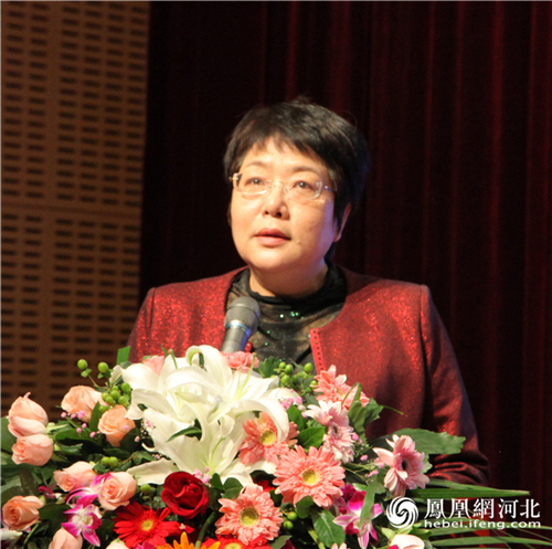 图6：优秀新闻工作者代表胡金萍发言。韩菲/摄