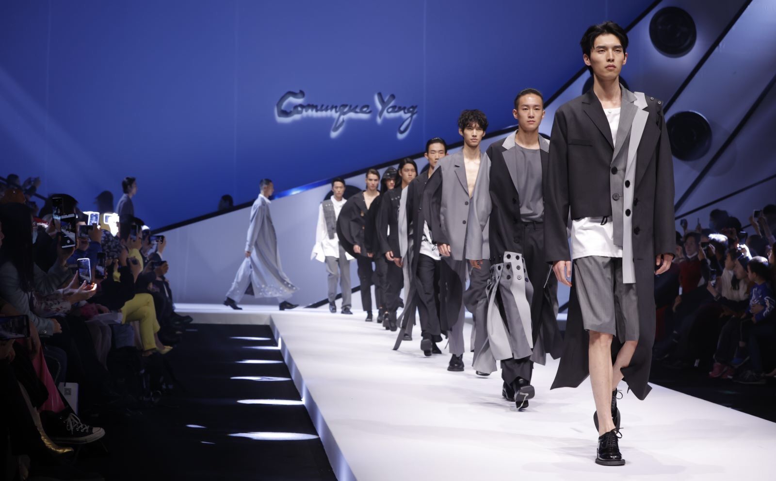 用纽扣连接时尚，空氧首秀登陆中国国际时装周