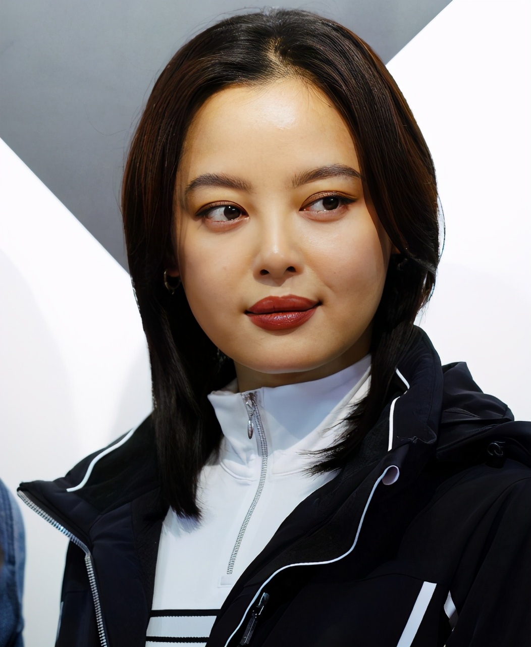 辛芷蕾生图被嘲脸肿成馒头,本尊承认胖了,工作室回应却阴阳怪气