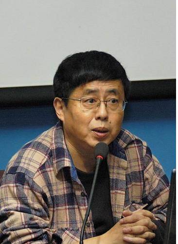 赵一凡是改革开放后第一批公派美国的留学生，改革开放后译介美国文化思想的第一人。曾任哈佛中国同学会主席。