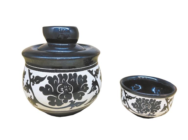 西夏剔花温酒壶