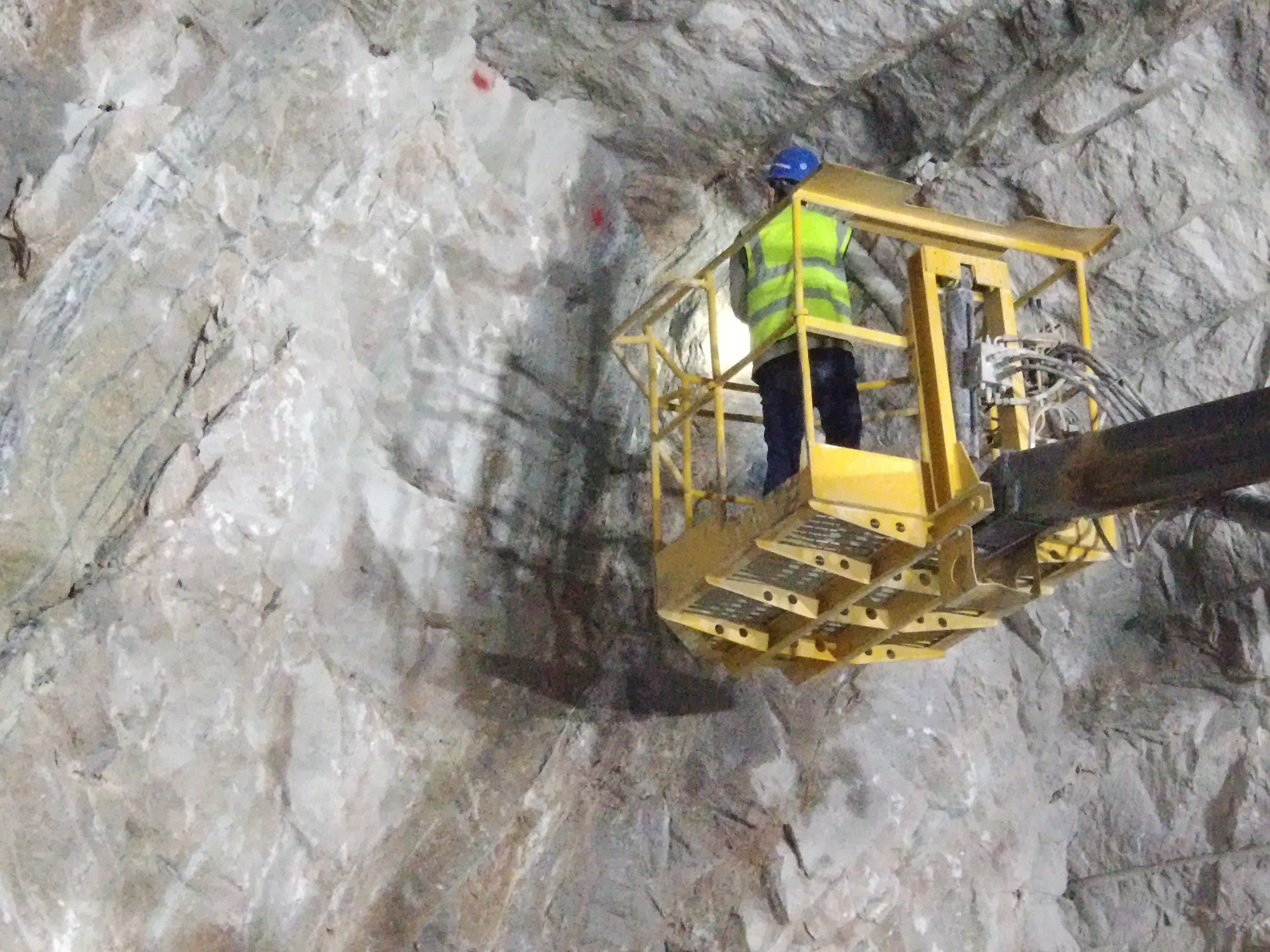 仅差800米河南第一长隧伏牛山隧道即将贯通