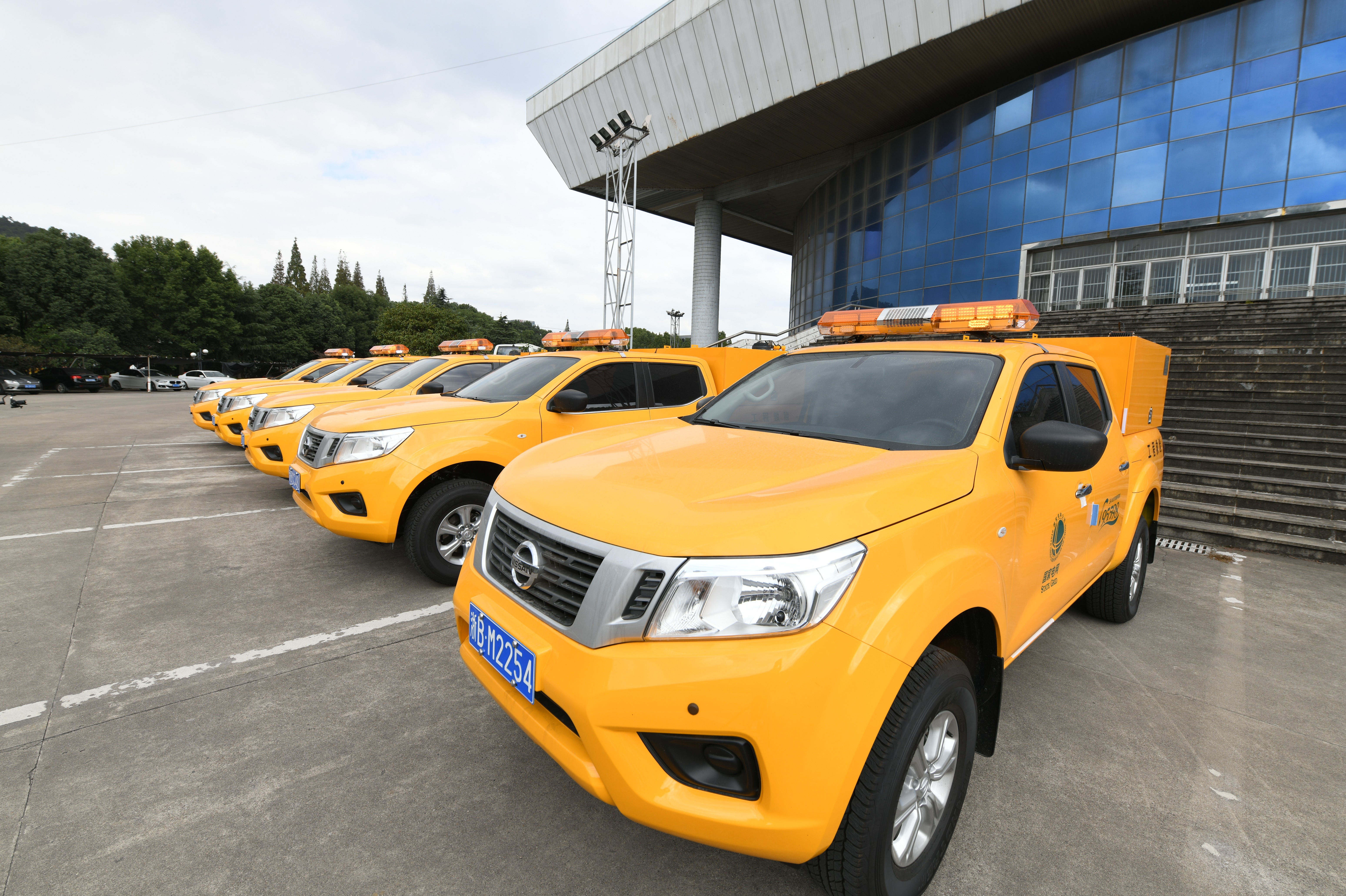 国网余姚市供电公司首辆电力大黄蜂进驻抢修一线