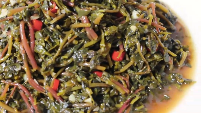这种农村常见野菜你吃过吗?用面汤传统自然发酵,酸爽又开胃!