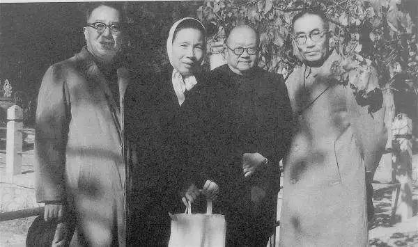 左起费孝通，孟吟，潘光旦，吴文藻