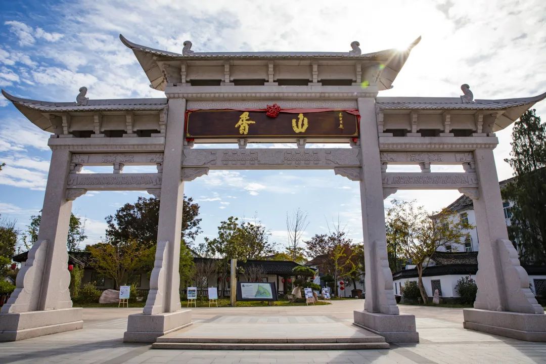 会议第一阶段,区,镇(街道),村(社区)与会人员参观了位于嘉兴科技城