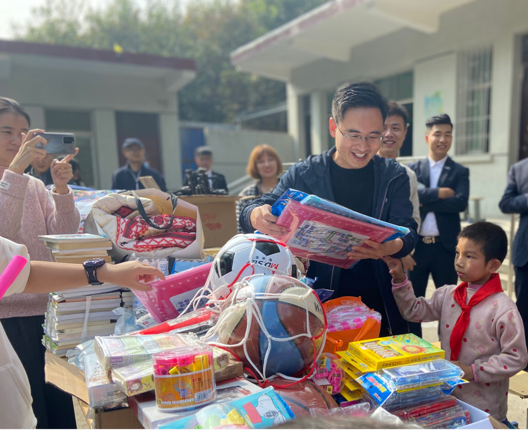 众信旅游“爱心后备箱，七十二潭寻宝记”公益助学活动圆满结束！