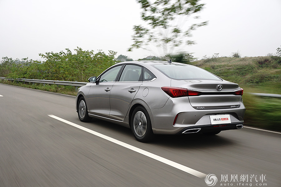 体验长安逸动PLUS百万版1.6L+CVT 家用舒适又省心