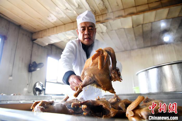 丝路驿站四代“烧鸡”人：从“奢侈品”到餐桌延续百年老味