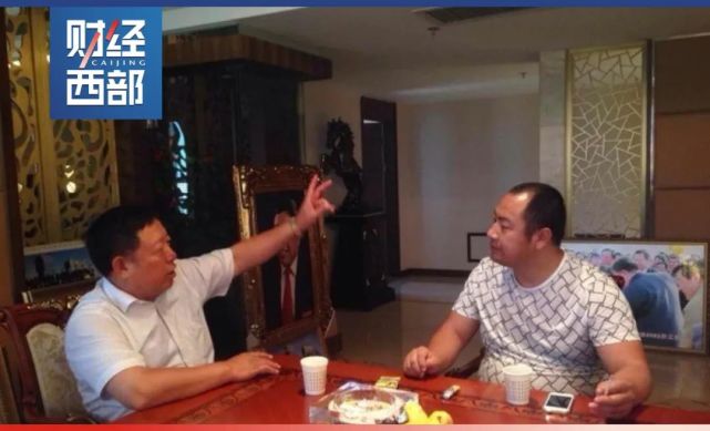 陕北有“奇人”:获刑10年的抢劫犯当了记者,当地首富奉为座上宾
