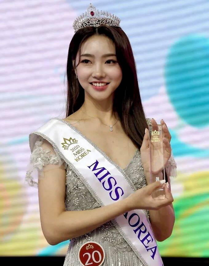 韩国小姐冠军出炉全部素颜穿正装参赛结果还是选了网红脸