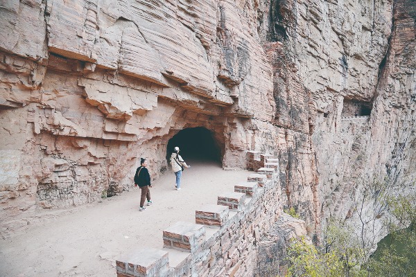 深藏太行的“挂壁公路”