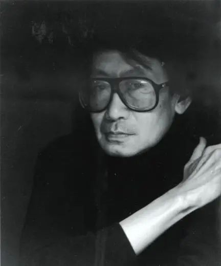 张北海，作家，祖籍山西，生于北京，后移居台湾，曾师从叶嘉莹先生，演员张艾嘉是他的侄女。代表作《侠隐》曾被改编为电影《邪不压正》。