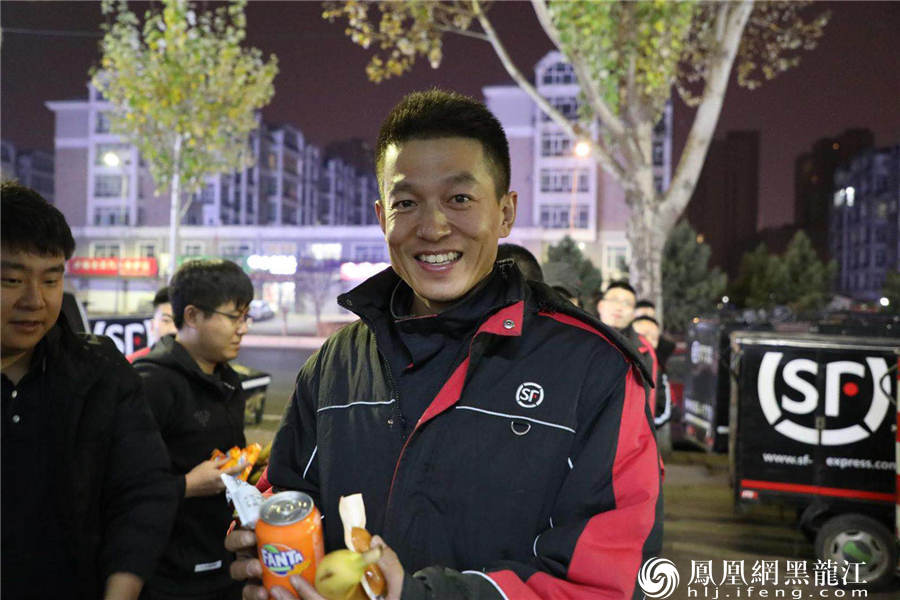 双十一快递小哥很忙顺丰升级关怀保障员工后勤