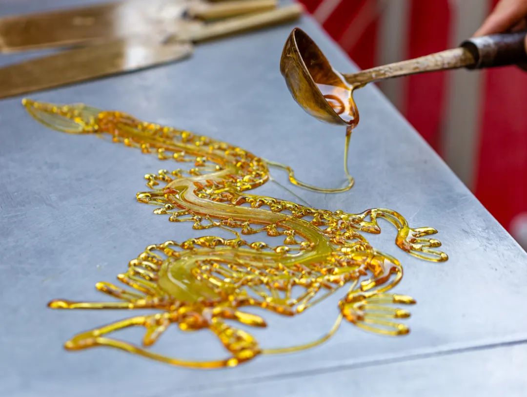 技术这份将焦糖作墨但是无非就是白糖化开糖画所用的材料十分简单将