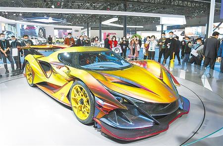 全球首款全碳纤维超跑