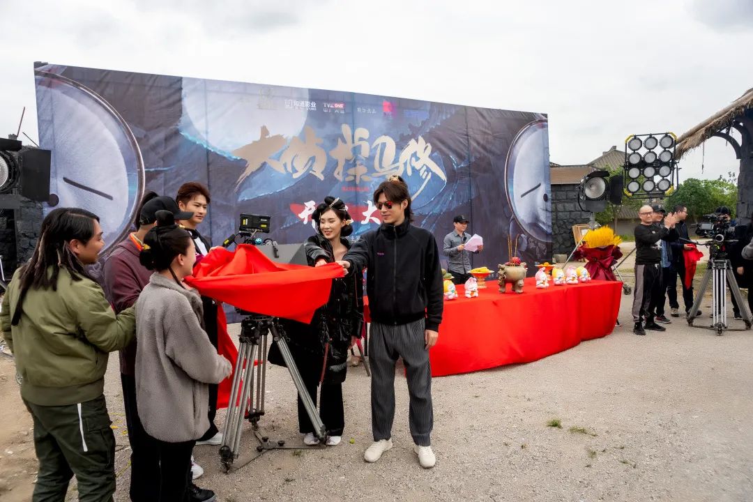 首部流氓兔CG真人电影《大侦探马修》近日在象山影视城开机