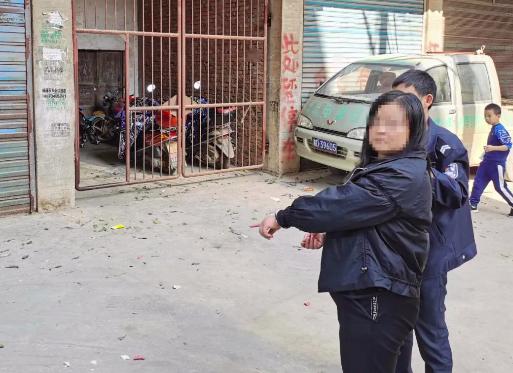 开车带着老婆免费向他人提供按摩服务事后却干这事
