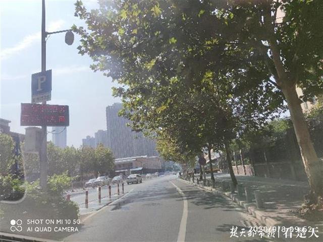 地面辅道增设违停抓拍