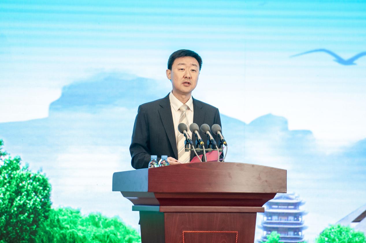 山东省住房和城乡建设厅副厅长张晓海主持开幕式