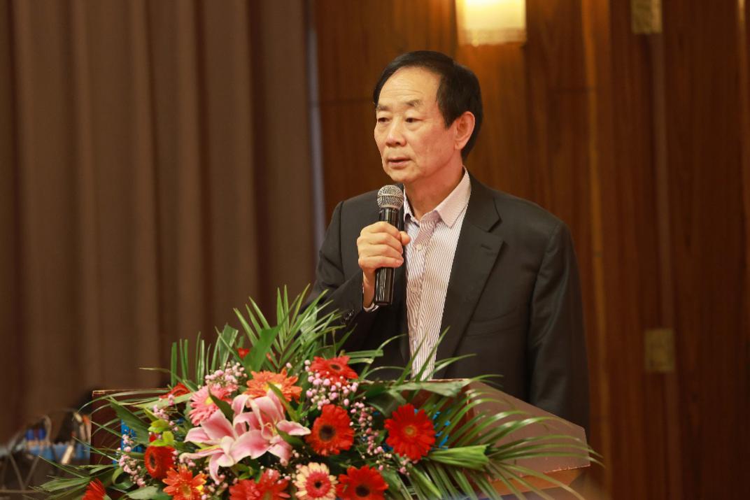 天瑞集团董事长李留法发表了热情洋溢的讲话,他说,今天是一个非常有