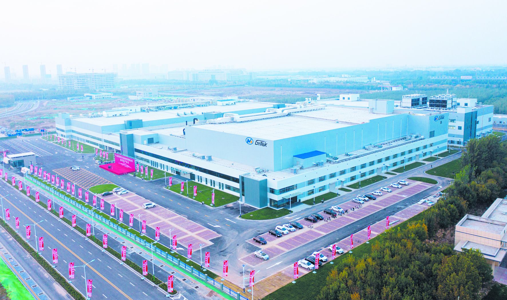 山东有研半导体材料有限公司实现集成电路用大尺寸硅材料通线量产。 记者刘振兴摄