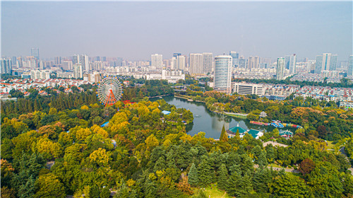 如今,一走進逍遙津公園,1800年前張遼威震逍遙津的這一幕,會浮現在