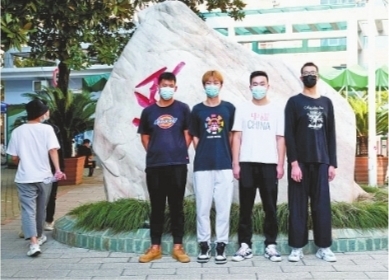 湖北交通职业技术学院，“高个寝室”的4位武汉伢。通讯员涂一民 摄