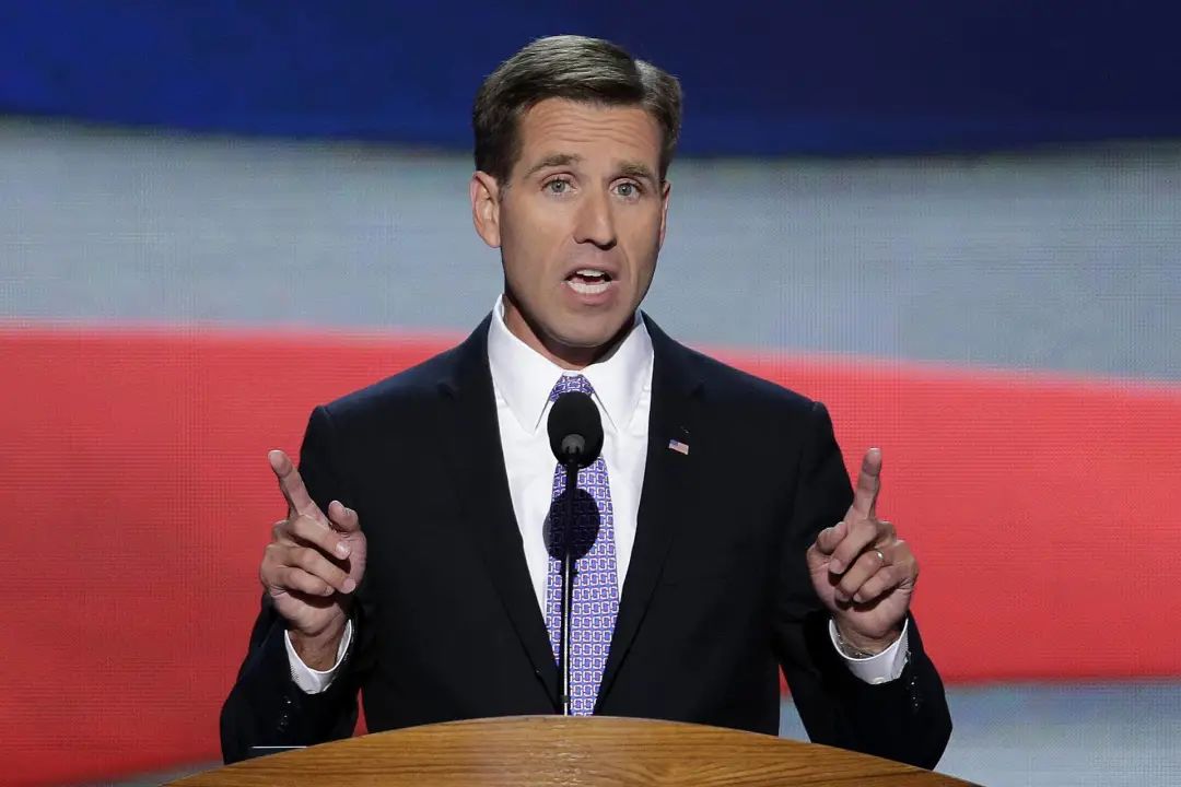 2015年,两人共同抚养长大的大儿子博·拜登(beau biden)却因为脑瘤