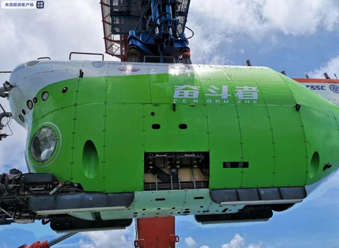 海底1万米，你好！——“奋斗者”号标注中国载人深潜新坐标_科考船