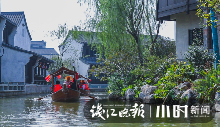 玉带河上的游船