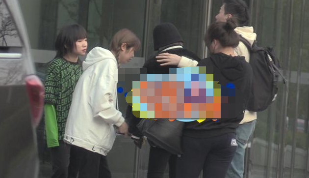 周扬青新恋情疑似曝光|【新情况】周扬青新恋情疑似曝光 外出获男友人全程照顾