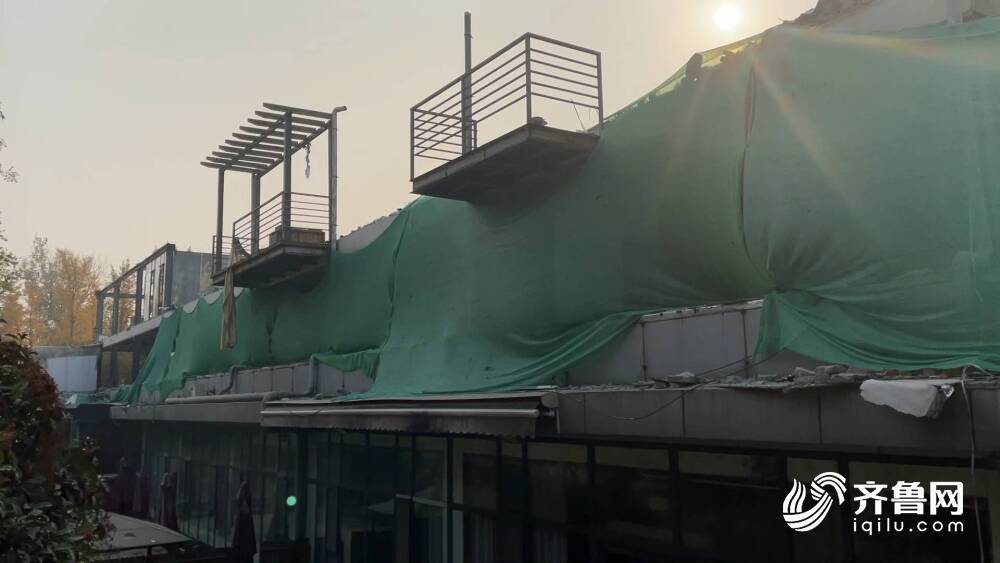 还绿于民济南泉城公园东门违章建筑正拆除