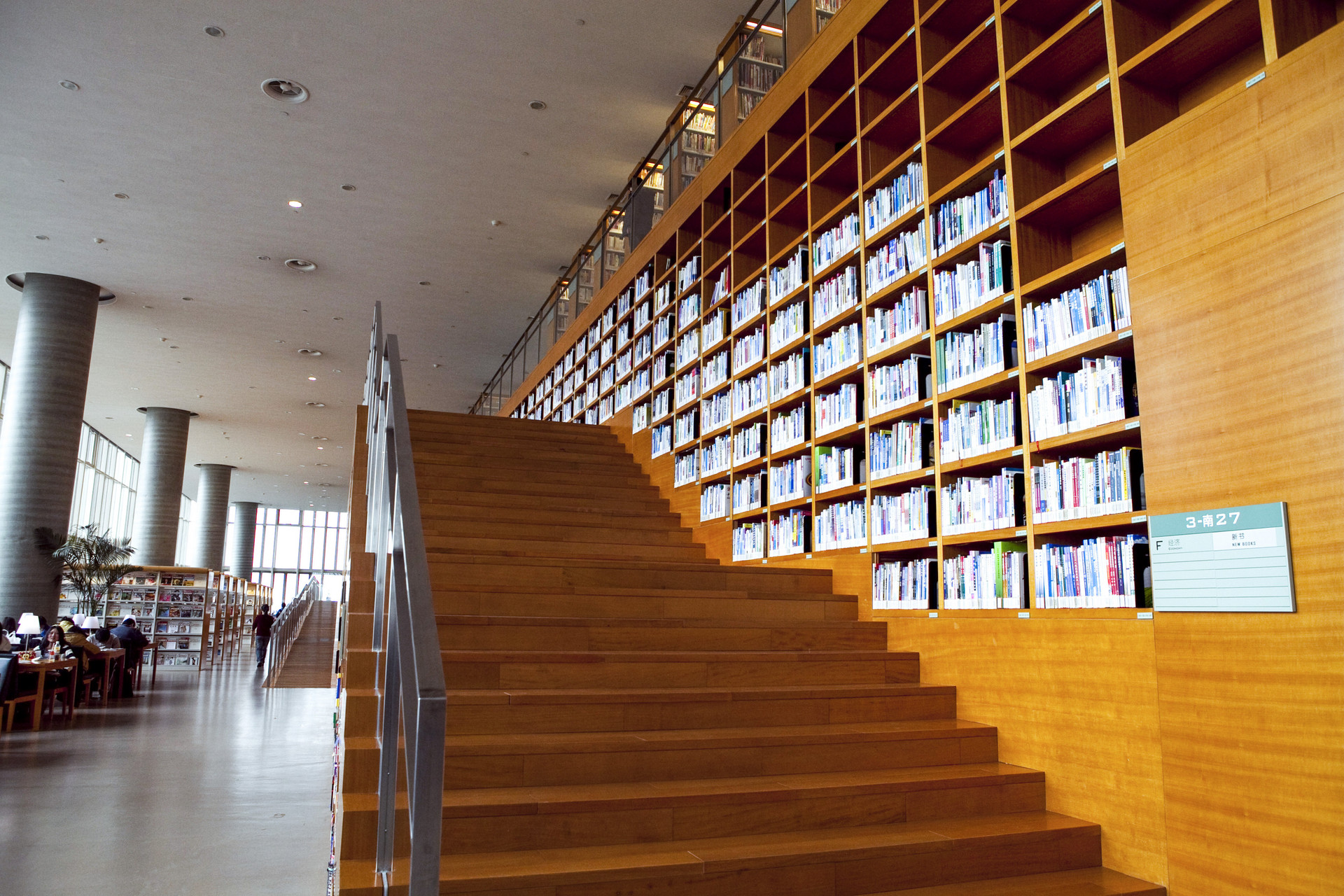 “大书柜”—浦东图书馆 夯实城市文化底蕴 筑起城市文化地标