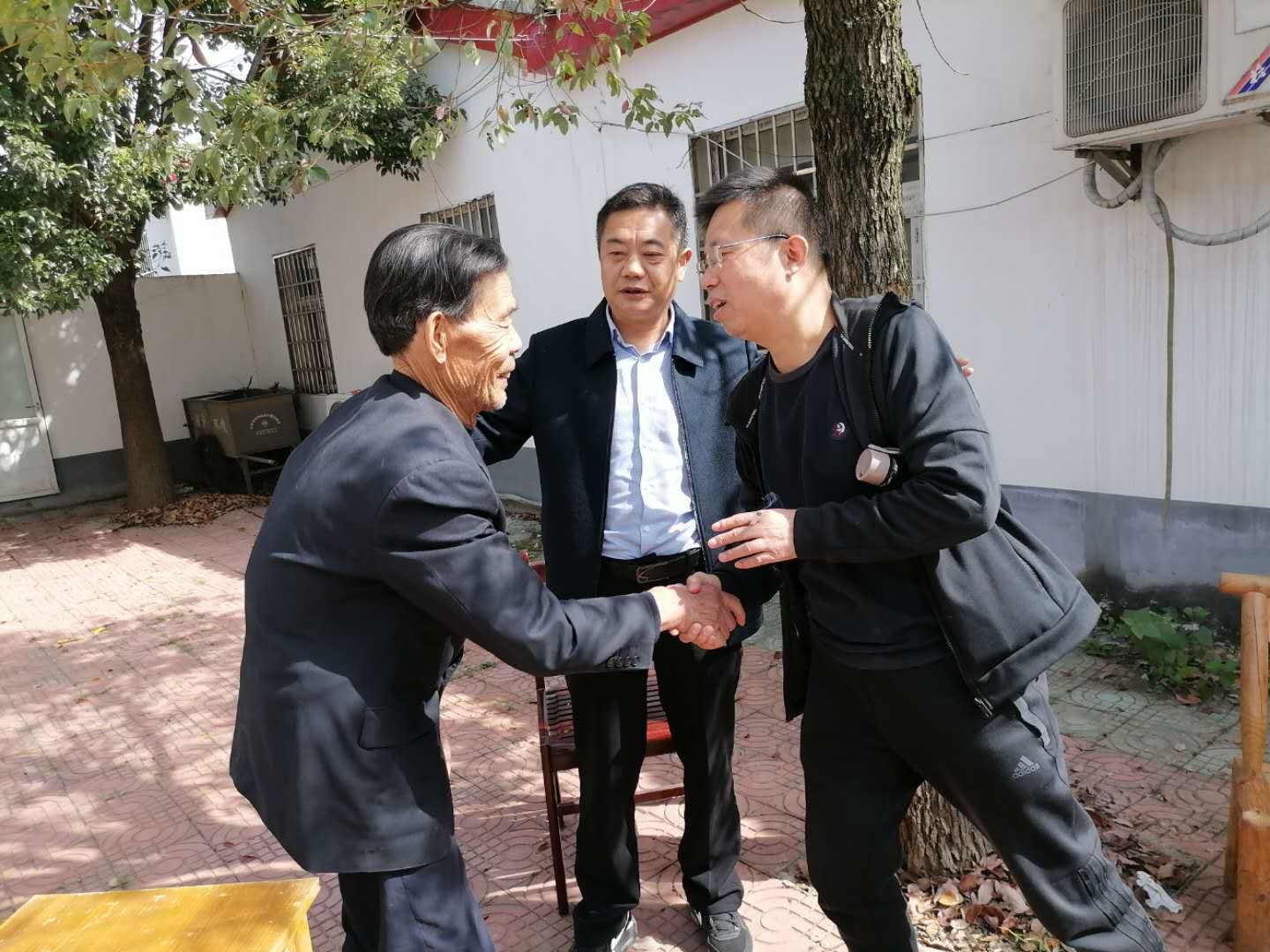 孝昌县小河镇落实四心工作法贯彻五中全会精神