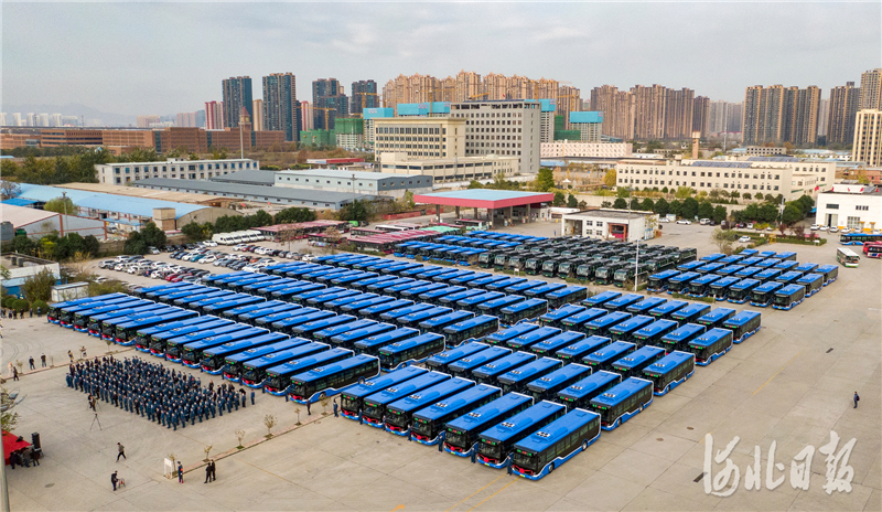 此次“新能源公交车”的上线运营，是石家庄市成功创建“国家公交都市建设示范城市”“河北省优先发展公共交通示范城市”和成功申报“河北省新能源公交车试点城市”后的重要举措，也是体现公交保障百姓出行和推进省会城市高质量发展的实际行动。河北日报记者田明摄影报道