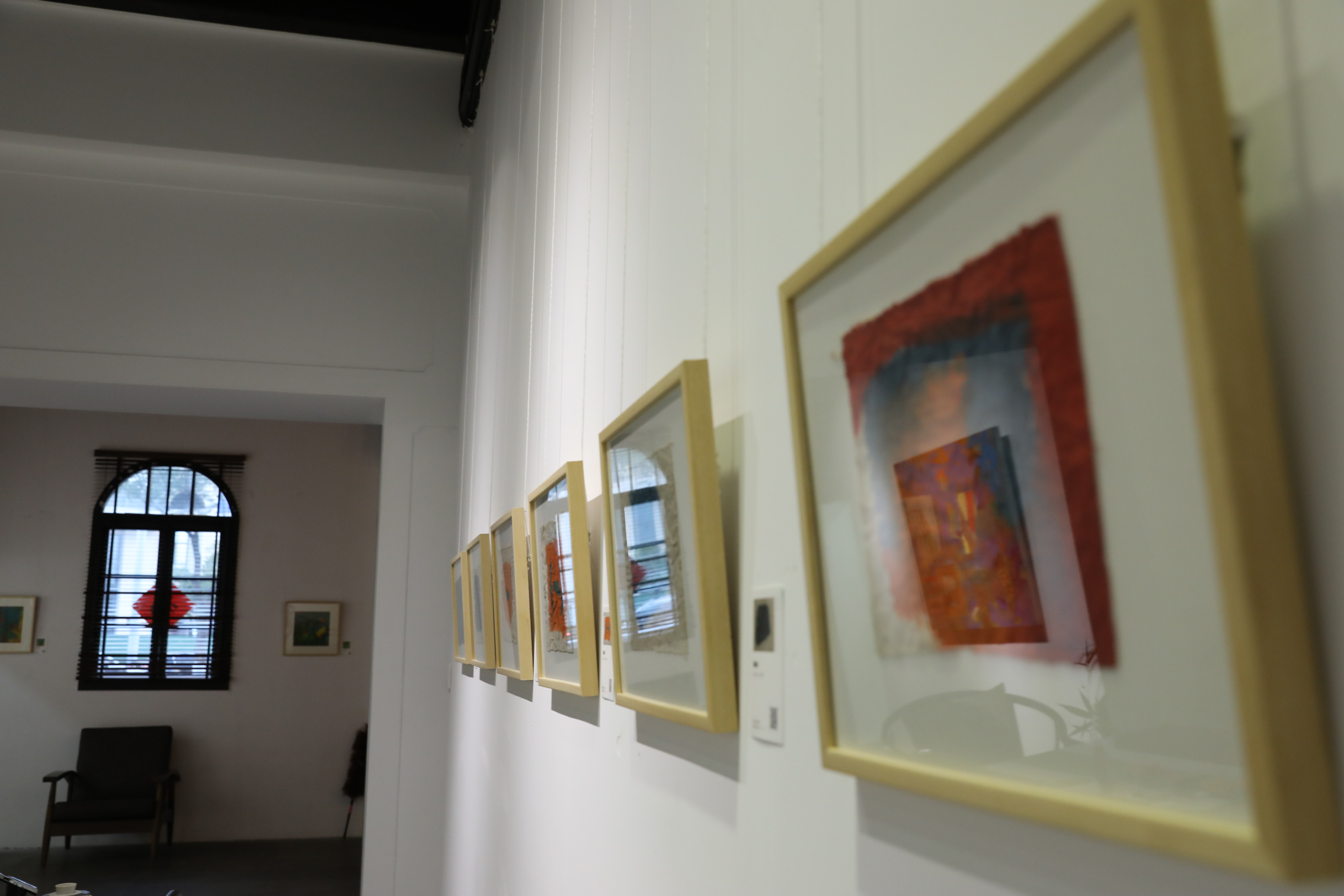 甬上丝路中东欧艺术展暨阿萨杜尔“游于园”作品展在江北开幕