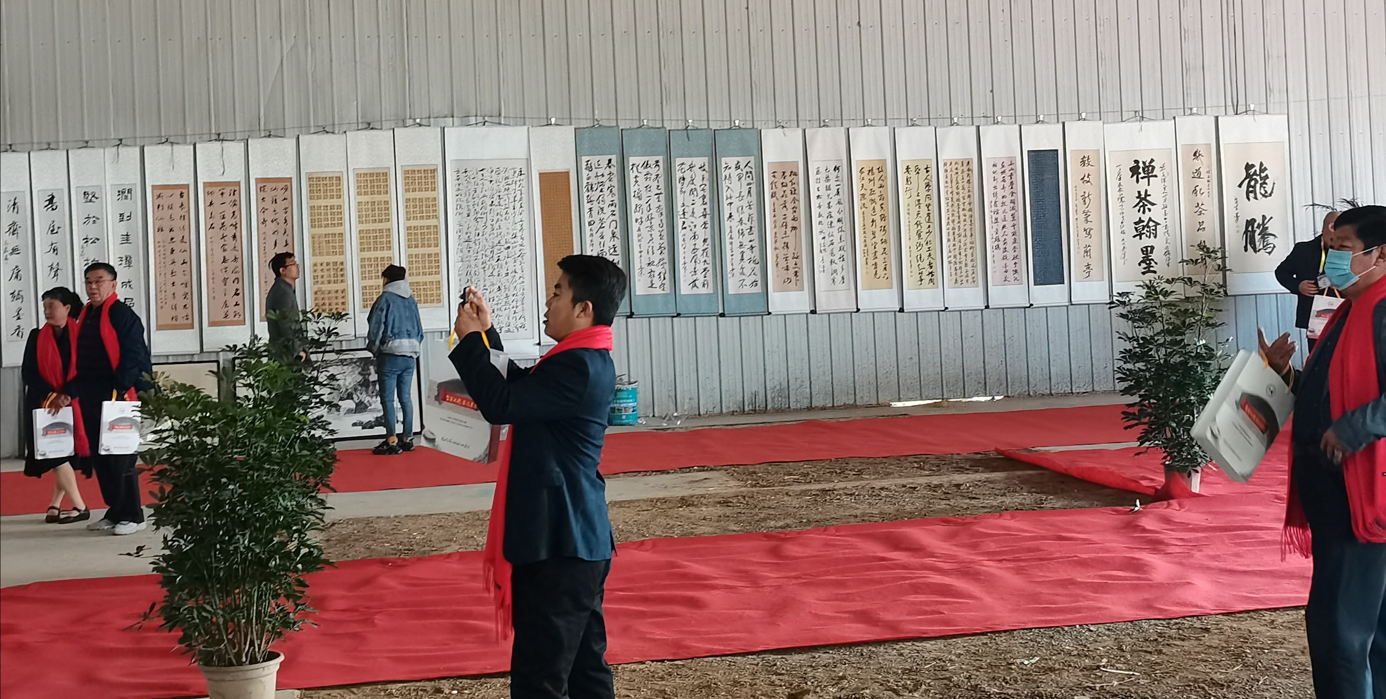 王羲之铜像在书圣祖籍青岛即墨东皋虞盛大落成