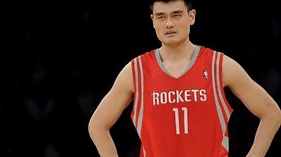 看看年轻的姚明是如何统治CBA的！简直是无解的存在！