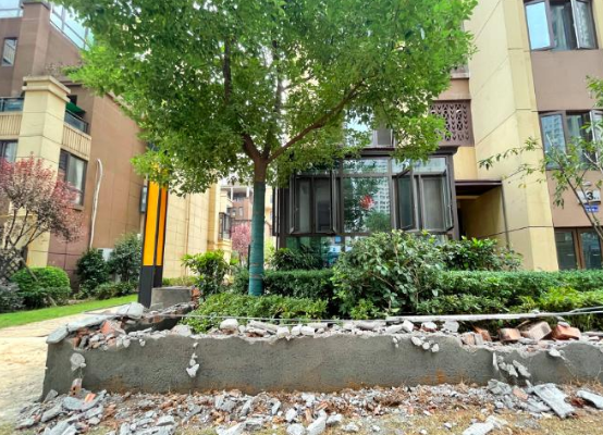 小区公共绿地成“私人领地”?其余业主:不能接受