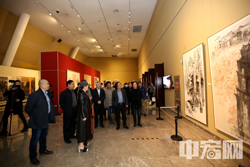 山东省决战脱贫攻坚美术作品展在济南美术馆开幕
