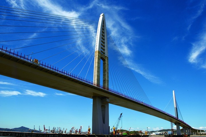 大榭二桥形似“风帆”，气势雄伟。大榭开发区管委会供图