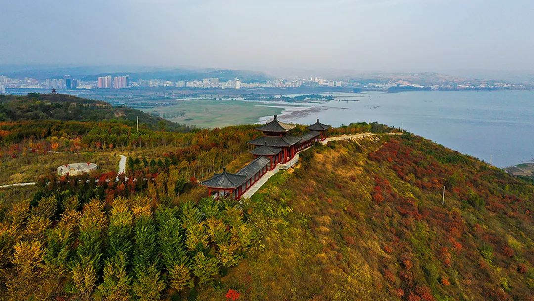 到嵩县这个公园俯瞰县城,遥望陆浑