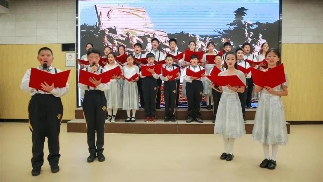 格兰德中学张群：一定是特别的缘分  才可以一路走来变成了一家人