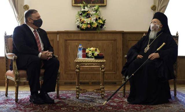 （蓬佩奥会见土耳其东正教精神领袖巴塞罗谬一世。图/AP）