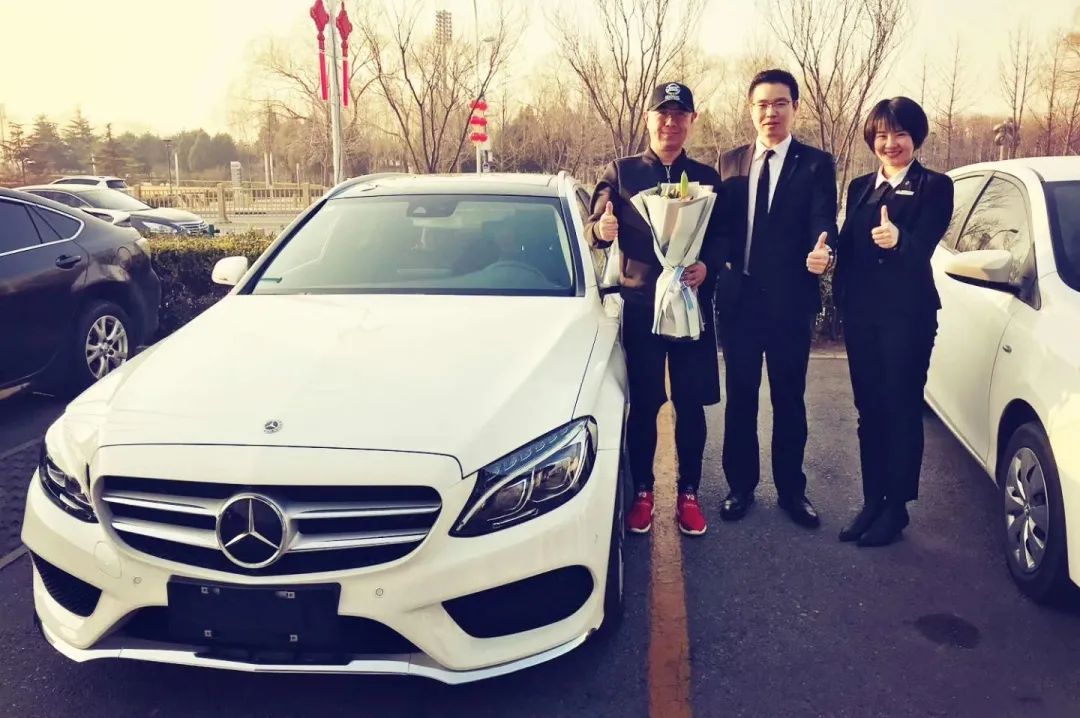 这个开奔驰c300旅行的男人8年建了18个群初次见就跟我聊了6万字