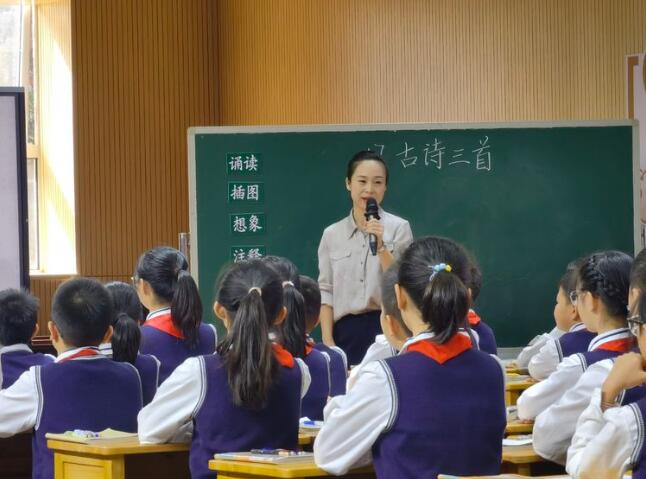 以初心炼就匠心 红领巾学校凝智聚力打造江汉课堂范本