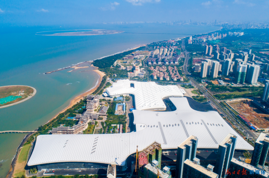 11月1日,鸟瞰海南国际会展中心二期扩建项目.